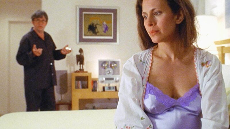 Der Schürzenjäger und Betrüger Ben Laurette (Olek Krupa) ist gleich mit drei Frauen verheiratet. Eine davon ist die hochschwangere Meredith (Jessica Hecht). – Bild: MG RTL D