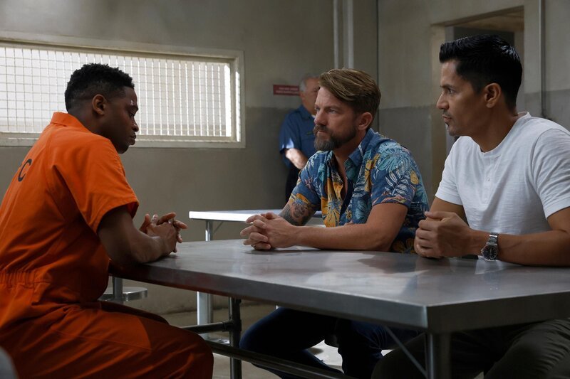Justin (Melvin Diggs, l.), Orville „Rick“ Wright (Zachary Knighton) und Thomas Magnum (Jay Hernandez)  +++ – Bild: RTL /​ MMXXIII CBS Studios Inc and Universal Television LLC