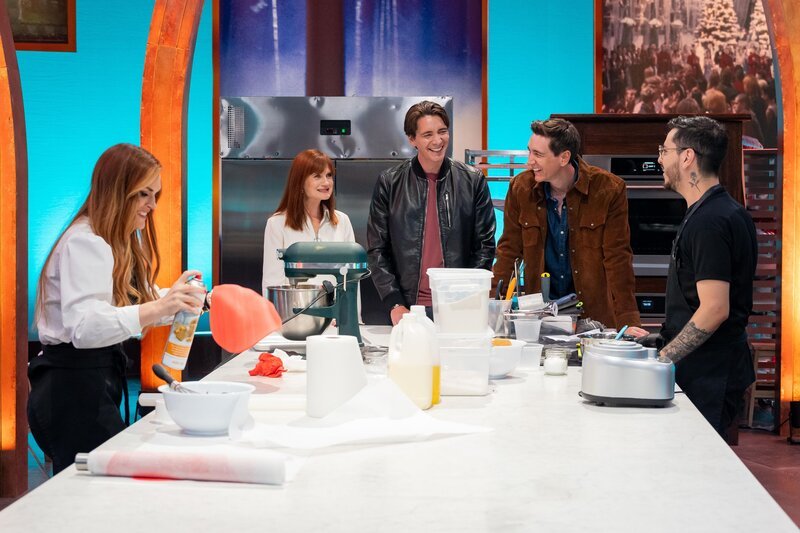 (v.l.n.r.) Elizabeth Rowe; Bonnie Wright; James Phelps; Oliver Phelps; Juan Gutierrez – Bild: Warner Bros. Discovery, Inc. or its subsidiaries and affiliates /​ Anders Krusberg