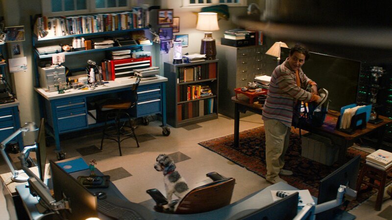 „Nurture“ – The NCIS team investigates a shipwreck carrying exotic animals that now threatens the native wildlife on Oahu. Also, Alex sustains a career ending injury and Kai asks Melanie, a fish and wildlife agent, out on a date. Pictured: Jason Antoon as Ernie Malik. – Bild: Paramount /​ CBS Broadcasting Inc.