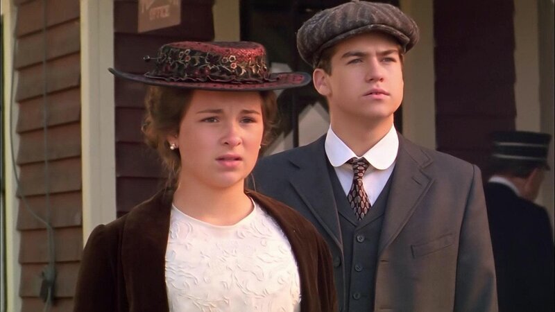 Izzy Pettibone (Heather Brown), Felix King (Zachary Bennett) (v.l.) – Bild: Bibel TV