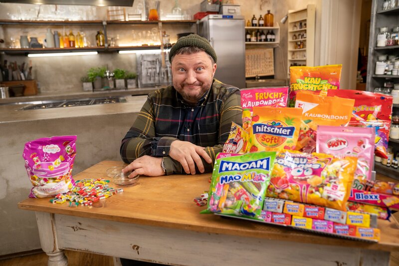 Klebrig-süße Zuckerbomben: Die bunten Kaubonbons bestehen im Schnitt zu etwa 60 Prozent aus Zucker. – Bild: ZDF und Jonathan Ziegler