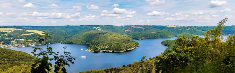 Wer deutsche Seen zählen will, ist eine ganze Weile beschäftigt. – NRW: Rursee im Nationalpark Eifel – Bild: WDR/​imageBROKER/​vario images/​Klaus Rein