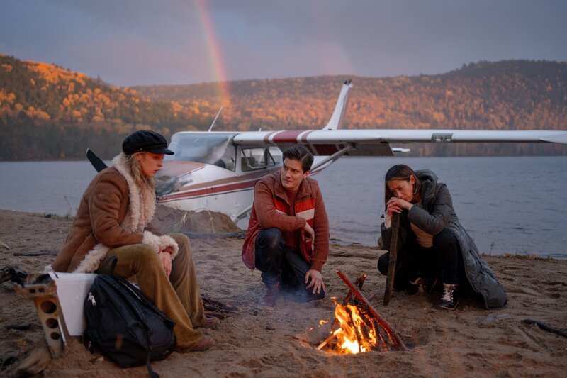 Charlie Hudson (John Reardon, m.), Sarah Truong (Mayko Nguyen, r.) – Bild: 2022/​2023 Shaftesbury Rex V Inc.