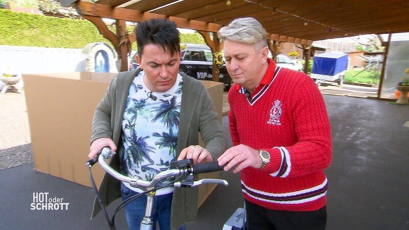 Hubert (r.) und Matthias testen das „Lopifit“. – Bild: TVNOW