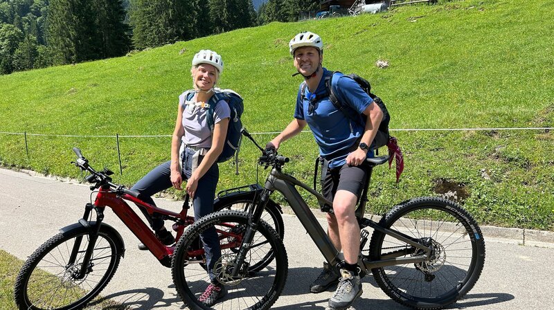 Bike und Hike ins Rappenalptal – Johannes Zenglein mit BR-Bergfreundin Antonia Schlosser. – Bild: SWR