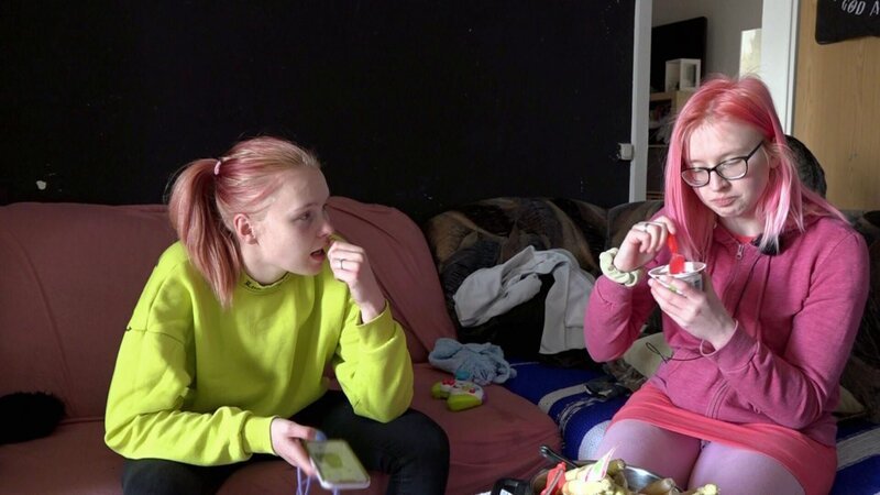 Das Thema Kinderwunsch beschäftigt derweil Jasmin, die vor elf Monaten erstmals Mutter wurde. – Bild: RTLZWEI