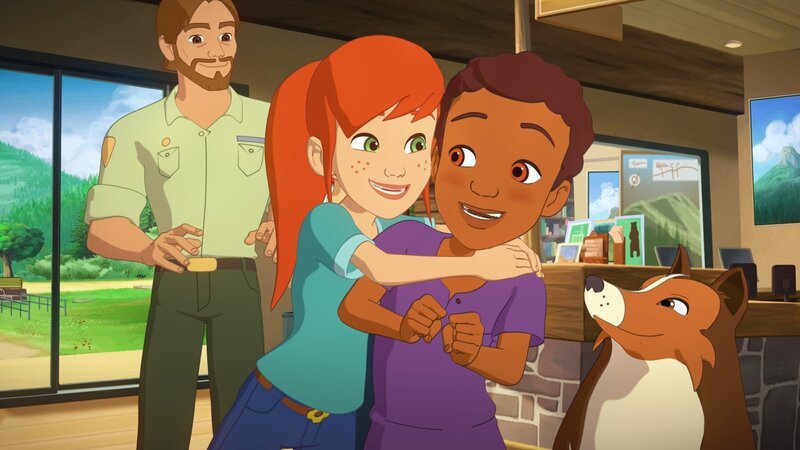 Am Tag der Preisverleihung für den Fotowettbewerb sind Zoé (M.), Graham (l.) und Lassie fest davon überzeugt, dass Harvey (r.) gewinnen kann. – Bild: KiKA