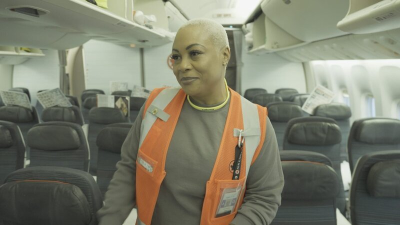 Rowena Lovelace, Leiterin Kabinenservice und Flugbegleiterin, Air Canada. (Arrow International Media Ltd & Cantina Media) – Bild: Arrow International Media Ltd & Cantina Media
