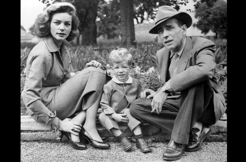 Die Hollywood-Legenden Humphrey Bogart und Lauren Bacall mit ihrem gemeinsamen Sohn Stephen – ein intimer Familienmoment – Bild: The Burbank Agency