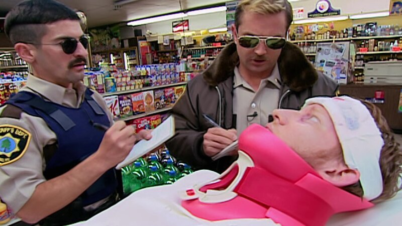 L-R: Deputy Travis Junior (Robert Ben Garant), Lieutenant Jim Dangle (Thomas Lennon), Keith, the Clerk (A.D. Miles) – Bild: ViacomCBS