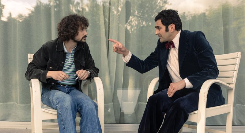 L – R: Rémy Bidaut (Quentin Dolmaire), Docteur Petrovski (Laurent Capelluto) – Bild: Nicolas Velter /​ Montebello Productions /​ Canal+