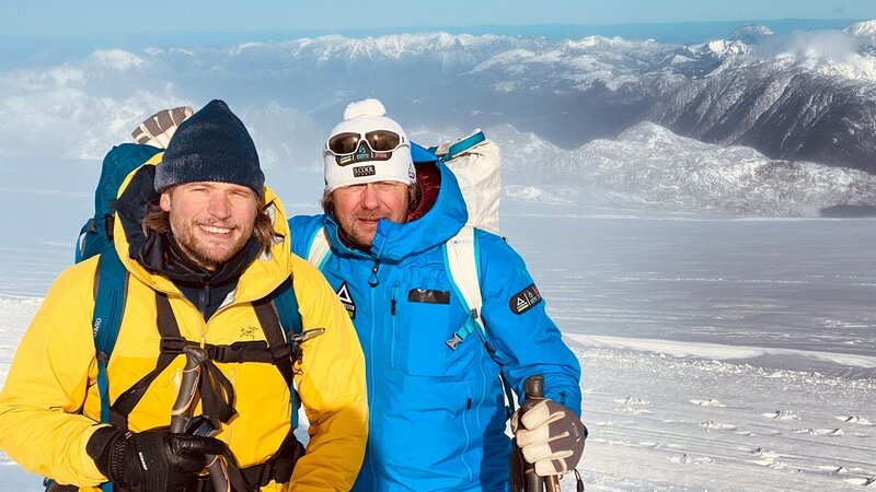 Sebastian Ströbel und Hans Honold bei einer Gletschertour auf dem Dachsteingletscher – Bild: ZDF und David Enge
