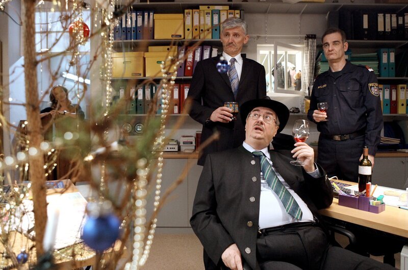 v.li.: Traugott Pimpf (Manfred Dungl), Alwim Zirmgiebel (Gerhard Zemann), Udo Maulhart (Heinrich Schafmeister). – Bild: ORF III