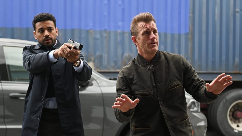 Mike Sherman (Ryan Broussard, l.), Jason Grant( Scott Caan, r.) – Bild: Fox/​Sony Pictures Television /​ Fox Media LLC