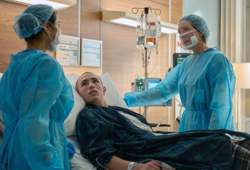 L – R:  Anya Banerjee als Dr. Sonya Maitra, Caleb Malis als Leo, Molly Parker als Dr. Amy Larsen – Bild: Peter H. Stranks/​Fox/​Sony Pictures Television/​FOX Media LLC