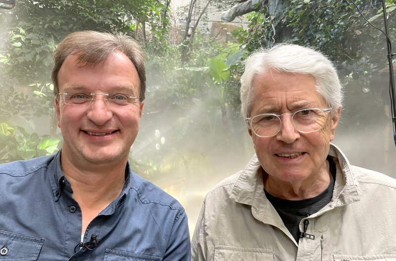 Matthias Reinschmidt und Frank Elstner begeben sich auf eine spannende Reise zu den ältesten Tieren Deutschlands. – Bild: SWR/​DOCMA TV/​Christian Ehrlich