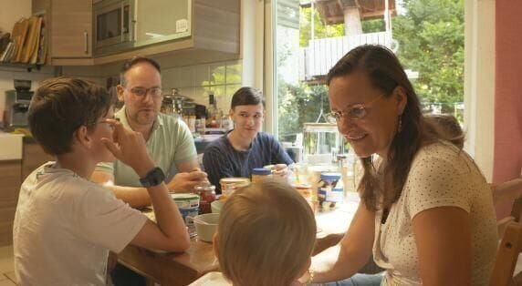 Aktives Paarleben mit 4 Kindern Familie Boguslawski – Bild: Wieviel Sex braucht die Liebe? /​ RTL /​ Arriba Media