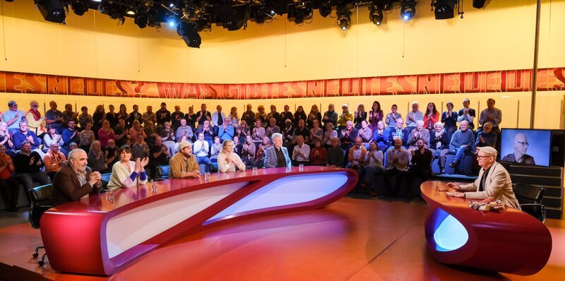 Michael Niavarani, Eva Marold, David Scheid, Jenny Frankl, Florian Scheuba, Oliver Baier. – Bild: ORF/​Günther Pichlkostner