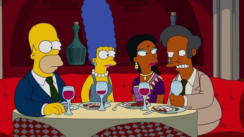 Ein ganz besonderes Essen: Homer (l.), Marge (2.v.l.), Apu (r.) und Manjula (2.v.r.) … – Bild: Fox and its related entities