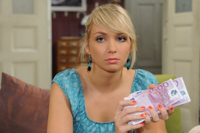 Was macht Lily (Jil Funke) mit dem Geld? – Bild: SAT.1