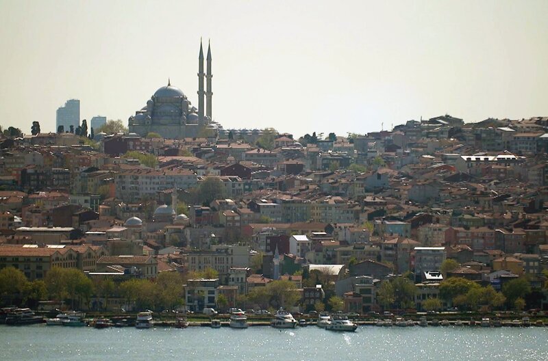 Istanbul: Regisseur Ermin Alper macht in seinen Werken auf permanente soziale Kontrolle in der Türkei aufmerksam. – Bild: Elephant Doc