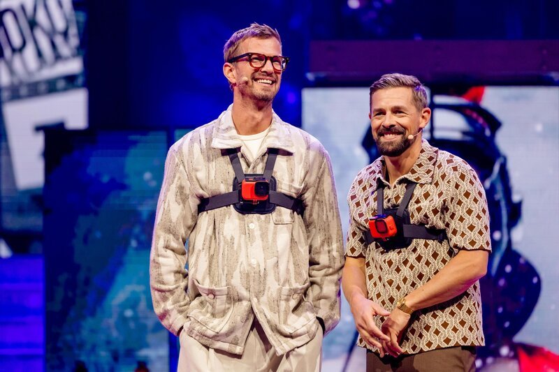 Joko Winterscheidt (l.); Klaas Heufer-Umlauf (r.) – Bild: Joyn /​ Nadine Rupp