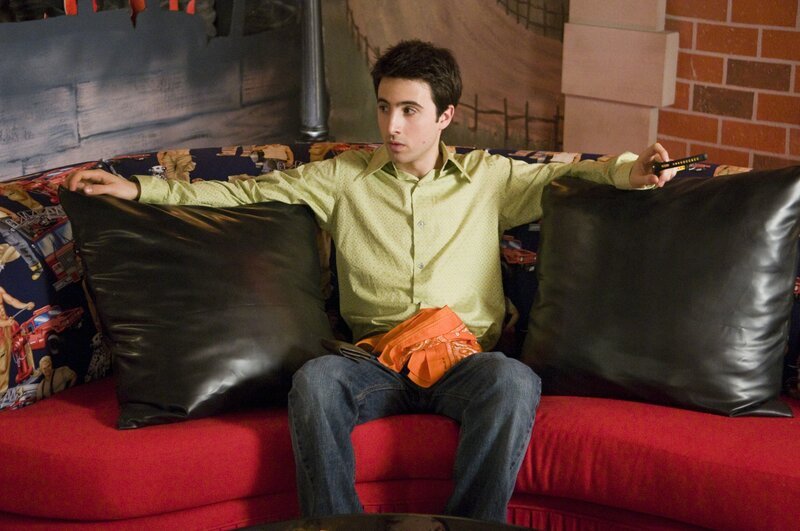 Ian (Josh Zuckerman) ist kurz vor seinem Date mit der Traumfrau ein wenig nervös … – Bild: CH Media