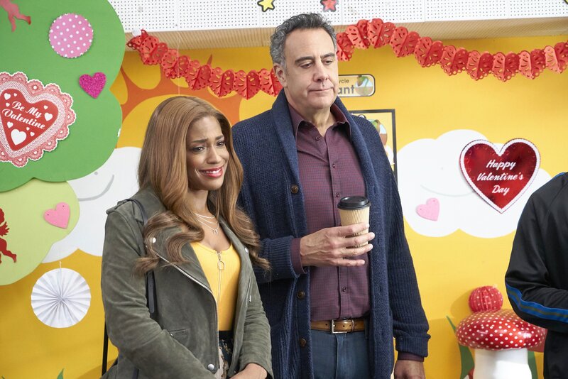 Poppy Banks (Kimrie Lewis, l.); Douglas Fogerty (Brad Garrett, r.) – Bild: American Broadcasting Companies