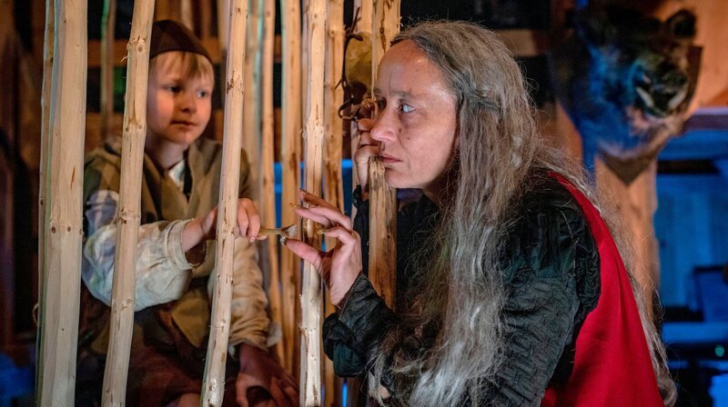 Die Hexe will Hänsel fressen. Gab es so etwas wirklich? Die meisten Berichte über Kannibalismus, die in den Archiven liegen, sind übertrieben. – Bild: phoenix/​ZDF/​Sabine Finger