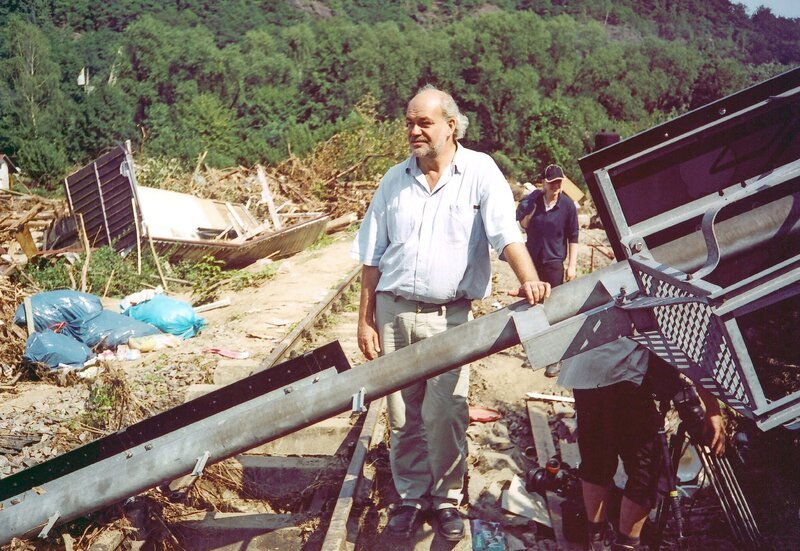Die Weißeritztalbahn direkt nach der Flut (August 2002). – Bild: SWR/​Schlechte