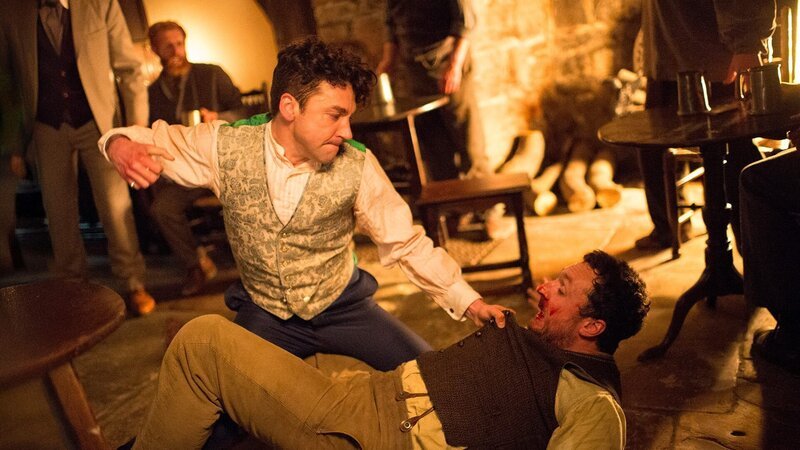 Harry Houdini (Michael Weston, l.) – Bild: Big Talk Investments Limited and Shaftesbury H&D Inc.