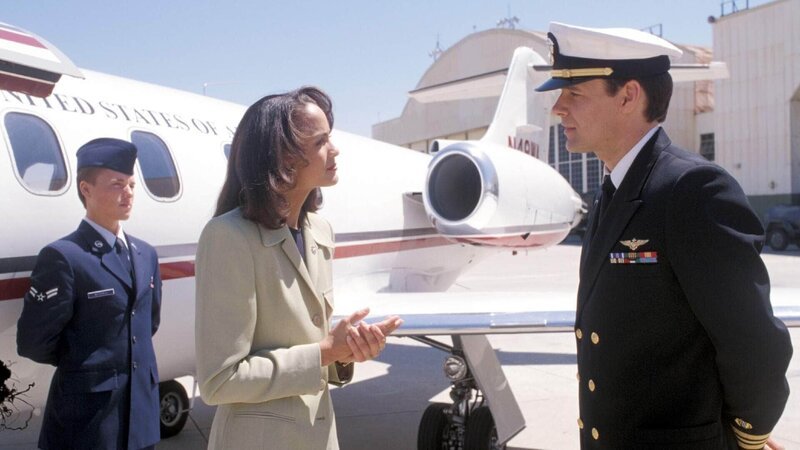 Harmon Rabb, Jr. (David James Elliott), Rep. Bobbi Latham (Anne-Marie Johnson) – Bild: RTL und CBS