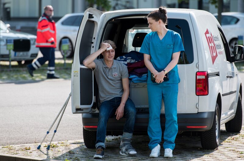 Felix Büttner (Luke Neite, l.); Tom Zondek (Tilman Pörzgen, r.) – Bild: ARD/​Jens Ulrich Koch
