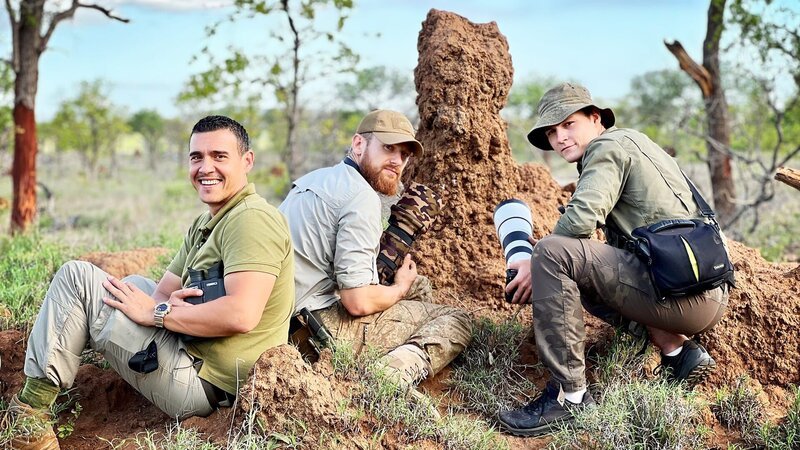 Fritz Meinecke (m.) – Bild: Warner Bros. Discovery