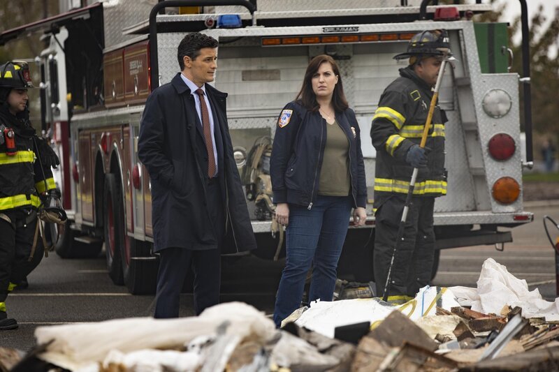 Agent Ryan Brooks (Enver Gjokaj), Jo Evans (Allison Tolman) – Bild: ABC Studios /​ Eric Liebowitz