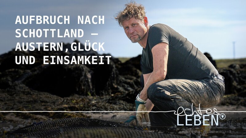 Alles auf Anfang: Polizist Lars entflieht dem ruppigen Großstadttrubel Münchens. Auf einer schottischen Insel, der Heimat seiner Frau, lässt er sich von seinem Schwiegervater zum Austernzüchter ausbilden. – Bild: SWR/​Johannes Kröger