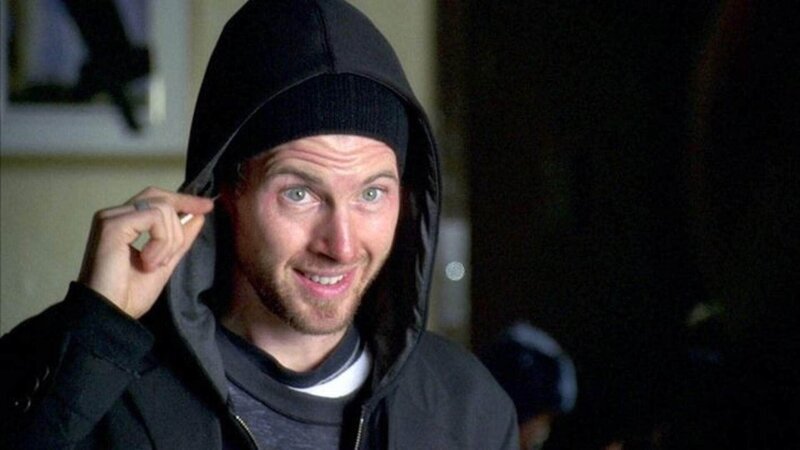 Ein anonymer Brief mit Fotos von einem halbnackten Jungen führt das SVU-Team zu einem Gebäude in der Fort Washington Avenue. Raymond Nesbitt (Justin McCarthy) gerät dabei ins Visier der Ermittler. – Bild: RTL