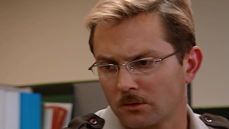 Lieutenant Jim Dangle (Thomas Lennon) – Bild: ViacomCBS