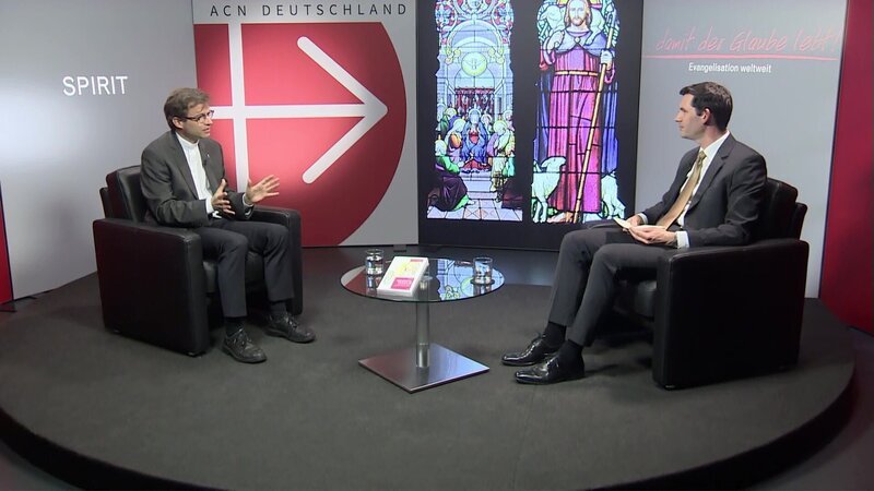 Talk, v. l. Prof. Dr. Dr. Elmar Nass, Anselm Blumberg – Bild: Bibel TV