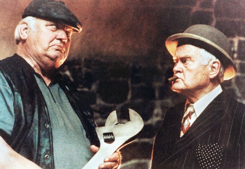 Dummes Schwein (Ole Verner Hansen) und Egon Olsen (Ove Sprogoe, re.). – Bild: MDR/​Konow