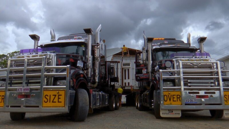 Truck on the road. – Bild: Warner Bros. Discovery