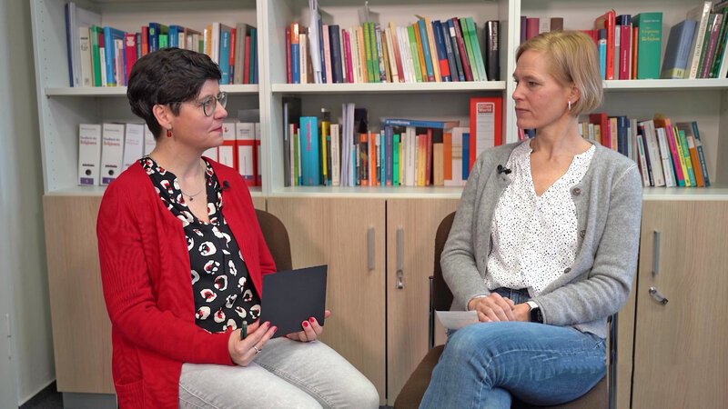 Mira Körlin und Prf Dr Birte Platow (v.l.) – Bild: Bibel TV Mira Körlin und Prf Dr Birte Platow (v.l.) – Bild: Bibel TV