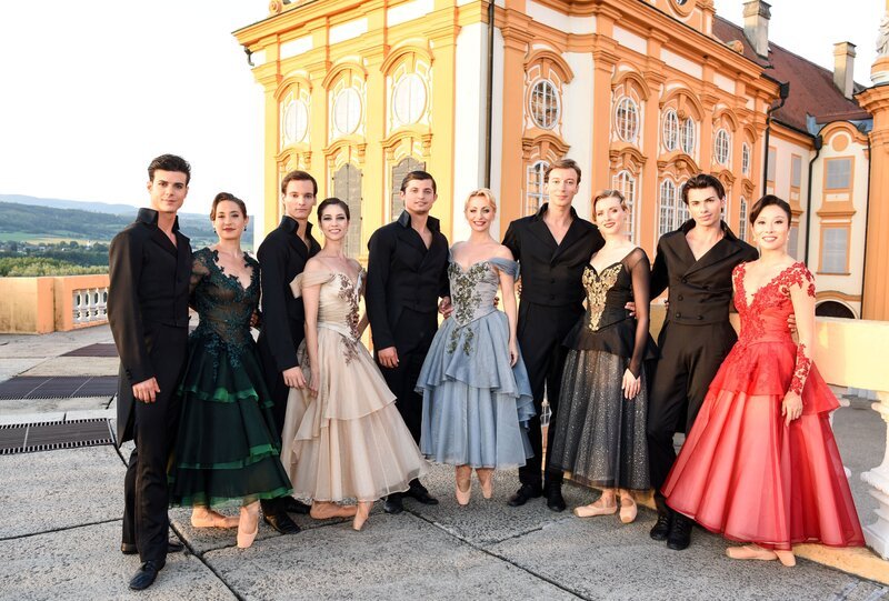 L-R: Davide Dato, Sonia Dvorak, Lourenco Ferreira, Maria Yakovleva, Marian Furnica, Aleksandra Liashenko, Marcos Menha, Olga Esina, Calogero Failla und Hyo-Jung Kang. – Bild: ORF / ORF / Günther Pichlkostner L-R: Davide Dato, Sonia Dvorak, Lourenco Ferreira, Maria Yakovleva, Marian Furnica, Aleksandra Liashenko, Marcos Menha, Olga Esina, Calogero Failla und Hyo-Jung Kang. – Bild: ORF / ORF / Günther Pichlkostner