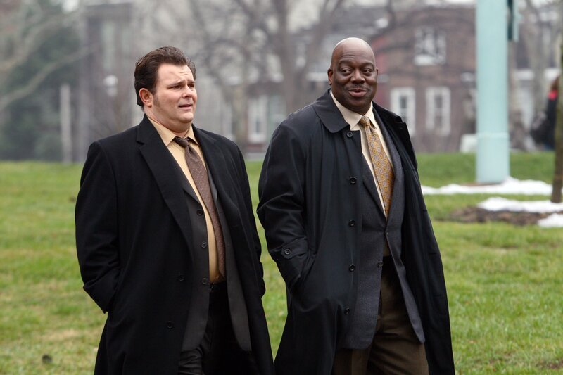 Nick Vera (Jeremy Ratchford, l.) und Will Jeffries (Thom Barry, r.) arbeiten an einem neuen Fall … – Bild: Sat.1 Gold