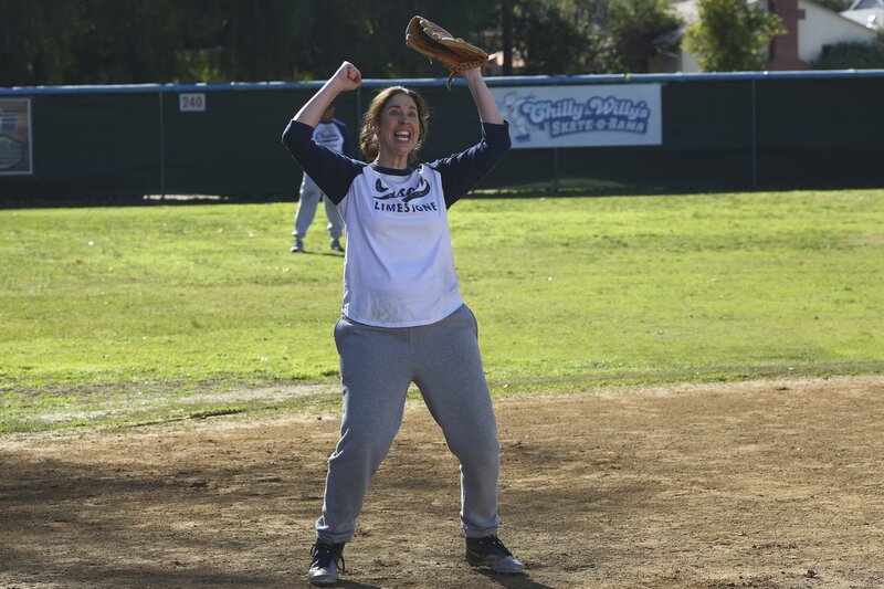 Coach Tink Babbitt (Brooke Dillman) – Bild: Warner Bros.