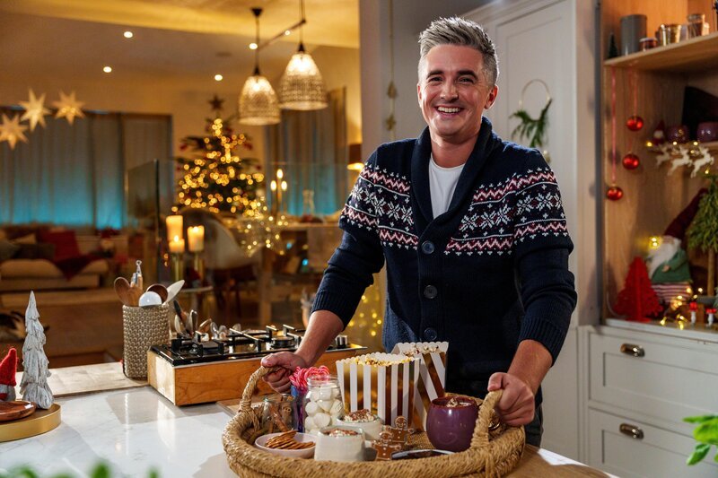Donal Skehan und eine Popcorn Station – Bild: RTL /​ Appetite Media