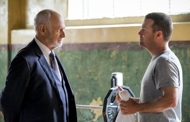 L-R: Hollace Kilbride (Gerald McRaney); G. Callen (Chris O’Donnell) – Bild: PLURIMEDIA (CBS Broadcasting, Inc)