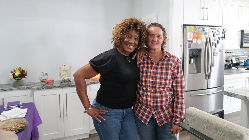 Tracey Golden (left) and partner Annette Dercole (right) at 3 months later. – Bild: Discovery, Inc.