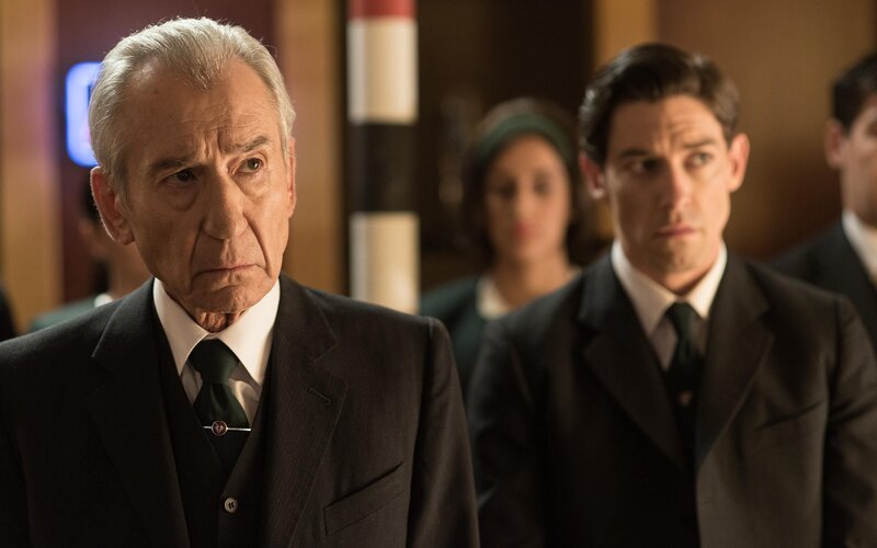 Emilio López (José Sacristán, l.); Pedro Infantes (Adrián Lastra, r.) – Bild: Enrique Baró Ubach